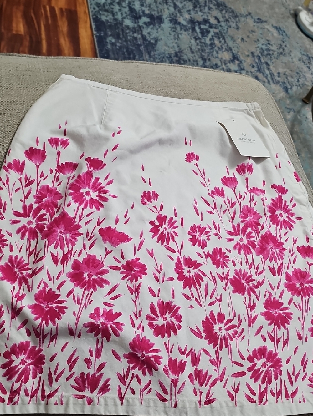 Liz Claiborne Lizwear Pencil Skirt with Hot Pink Floral Border Size 6 Nwt
